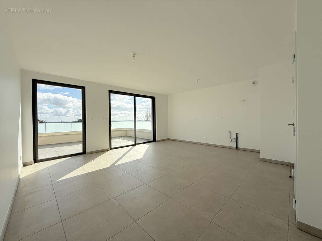 Appartement à LA TOUR-DE-SALVAGNY