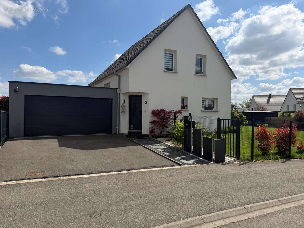 Village à 2 mn de Sierentz, maison 5 pièces avec jardin , garage et sous sol - photo 7