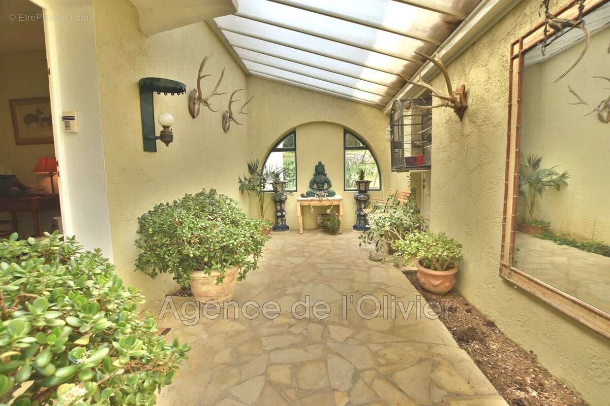 Maison à VALBONNE