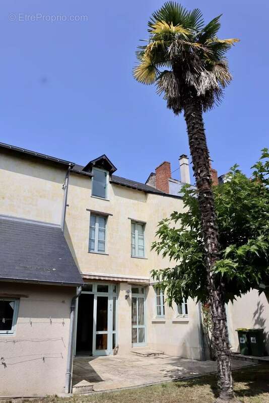 Maison à LA CHARTRE-SUR-LE-LOIR