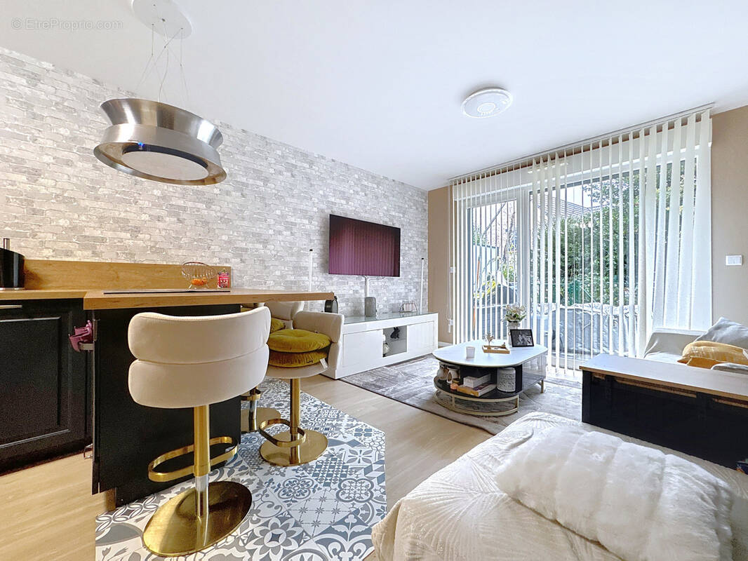 Appartement à LE MESNIL-ESNARD