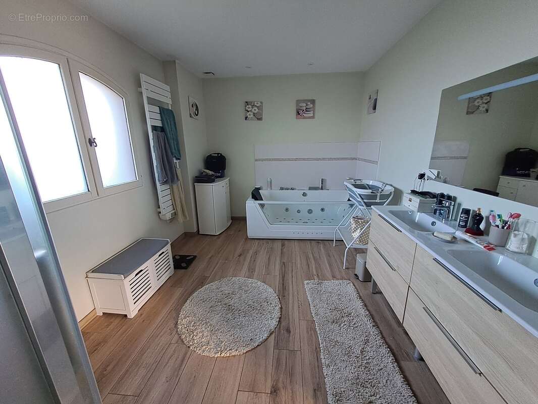 Maison familiale 190m2 - 7 pièces - avec piscine - photo 8