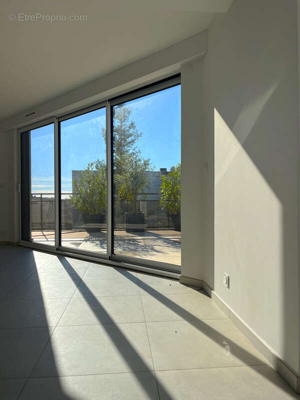 Appartement à SAINT-LAURENT-DU-VAR