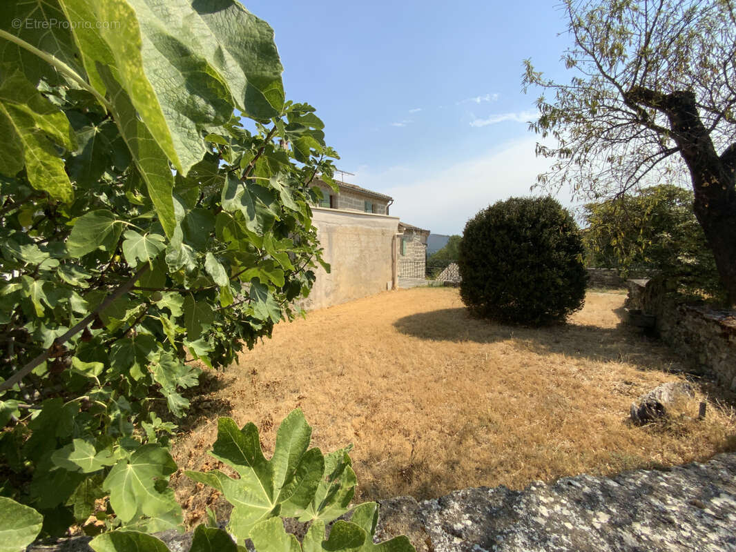 Maison en pierre à 4 km d' Uzès, jardin et grand garage. - photo 3