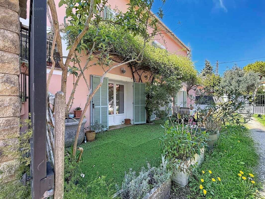 Maison à TOURRETTE-LEVENS