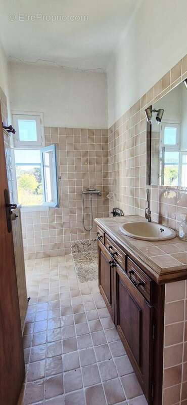 Appartement à CEYRESTE