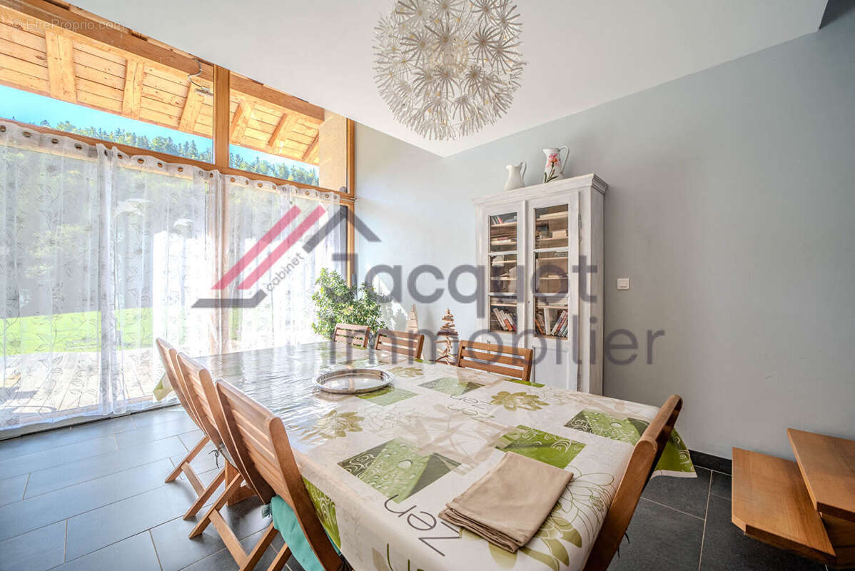 Maison à ENTRE-DEUX-MONTS