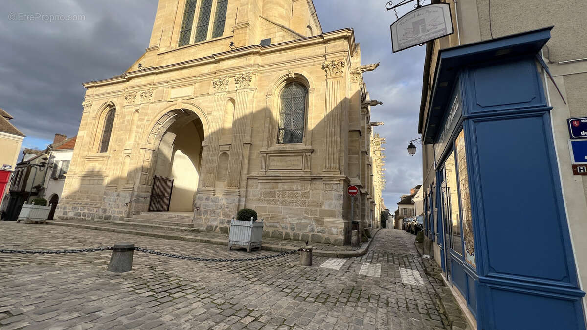 Commerce à MONTFORT-L'AMAURY