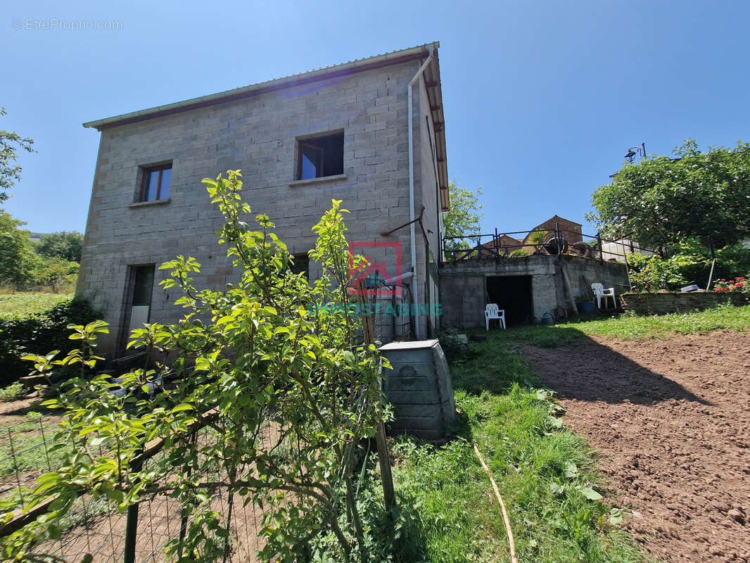 Maison à LAVAL-ROQUECEZIERE