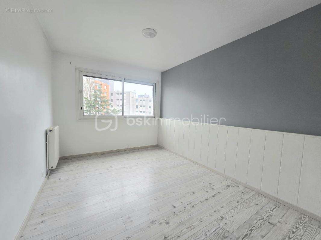 Appartement T4 97 m2 et garage proche gendarmerie - photo 5