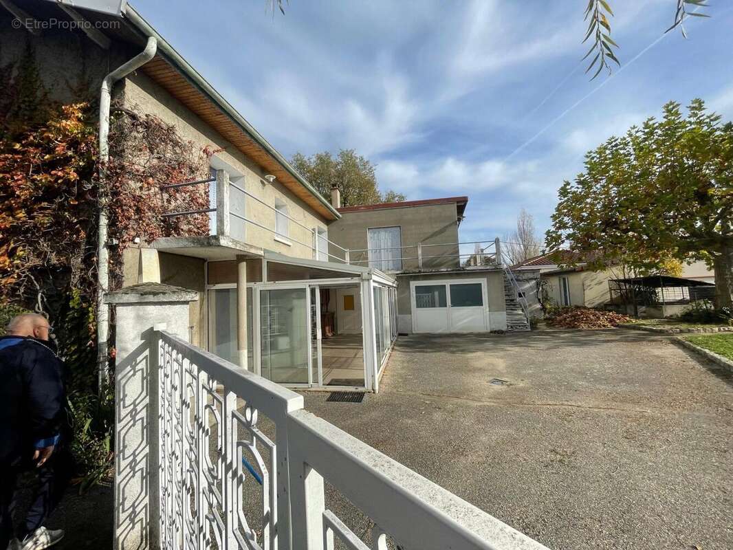 Photo 2 - Maison à SAVIGNEUX