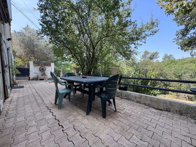 Appartement t5 en rez de villa avec terrasse et piscine a vendre sur mirabeau - photo 15