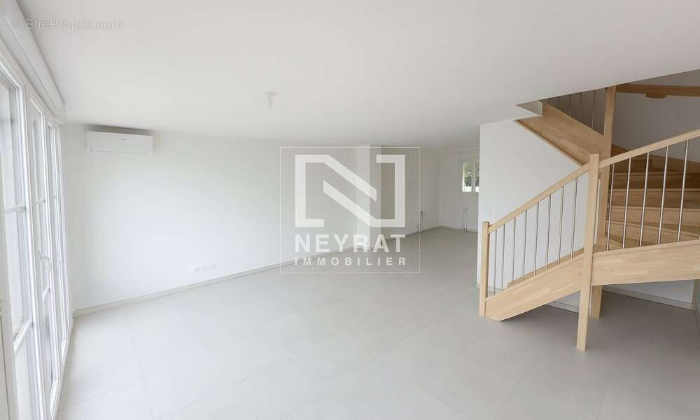 T4 maison duplex - au coeur du village et a proximite immediate de toutes commodites - photo 12