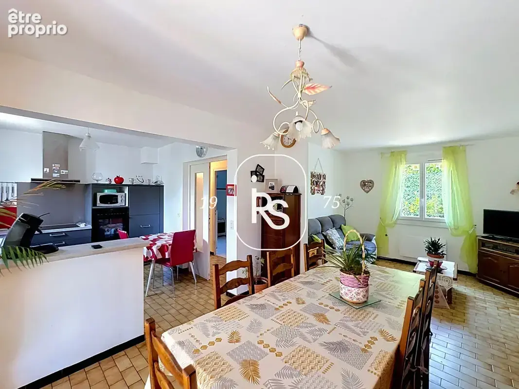Villa de plain-pied de 78 m2 au calme avec terrain plat, et deux garages. - photo 5