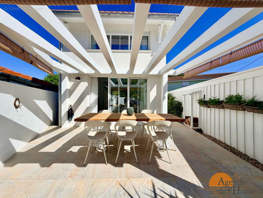 Maison à ARES