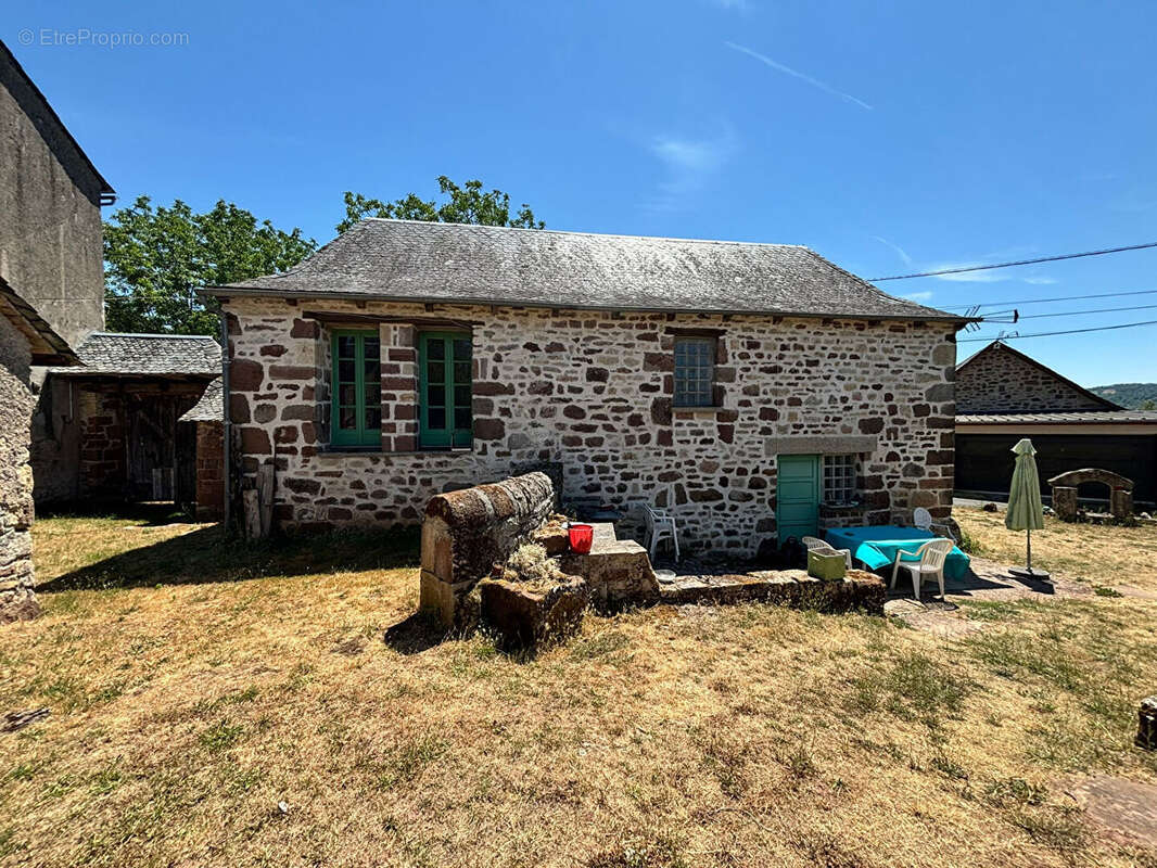 Ensemble immobilier en pierre entre BOZOULS et ESPALION - photo 6