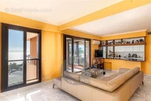 Appartement à ROQUEBRUNE-CAP-MARTIN