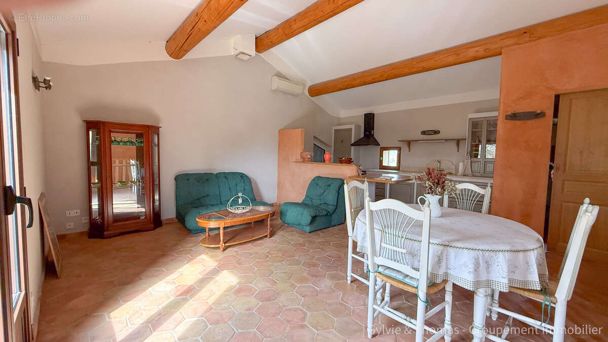 Maison à CADEROUSSE