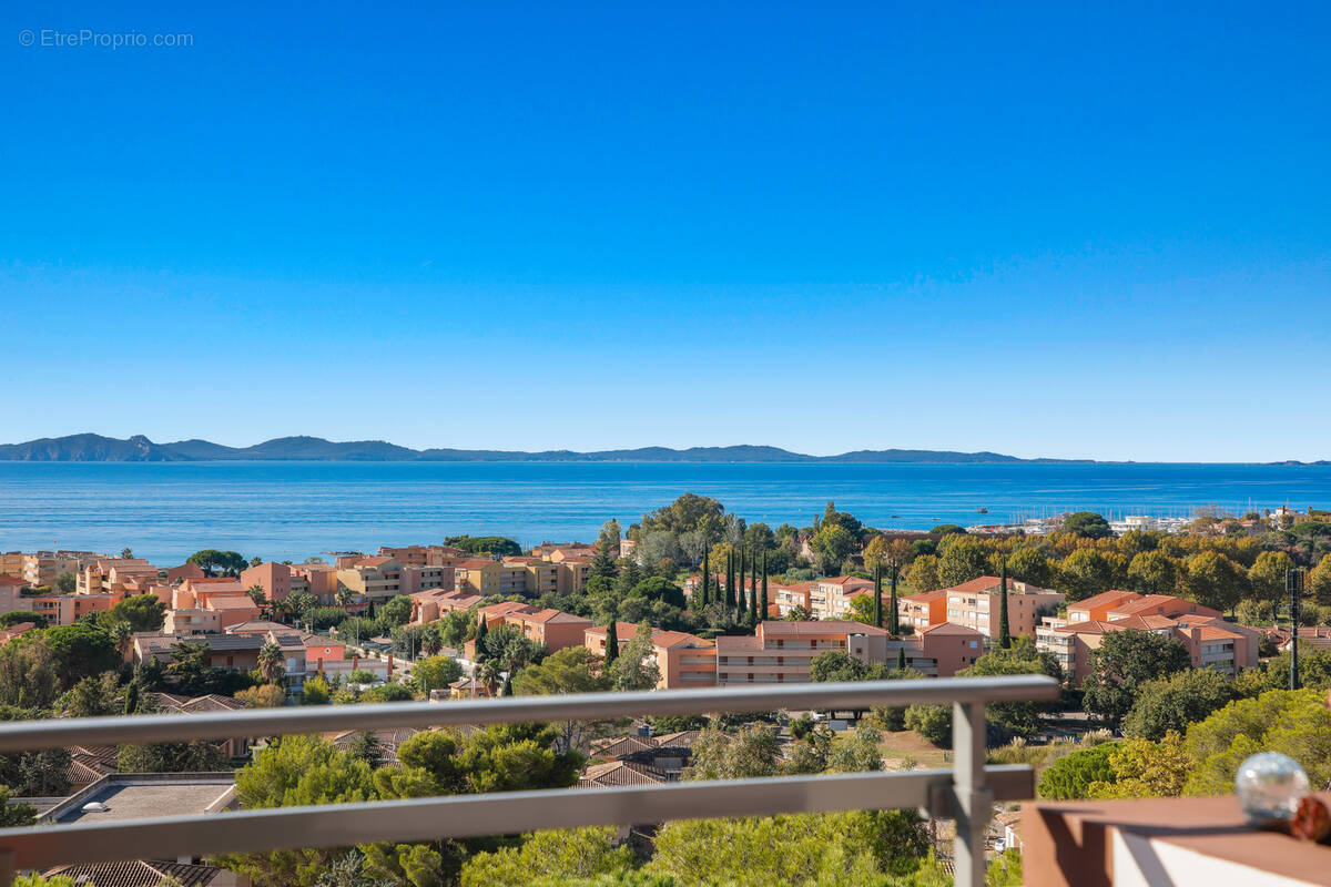 Appartement à LA LONDE-LES-MAURES