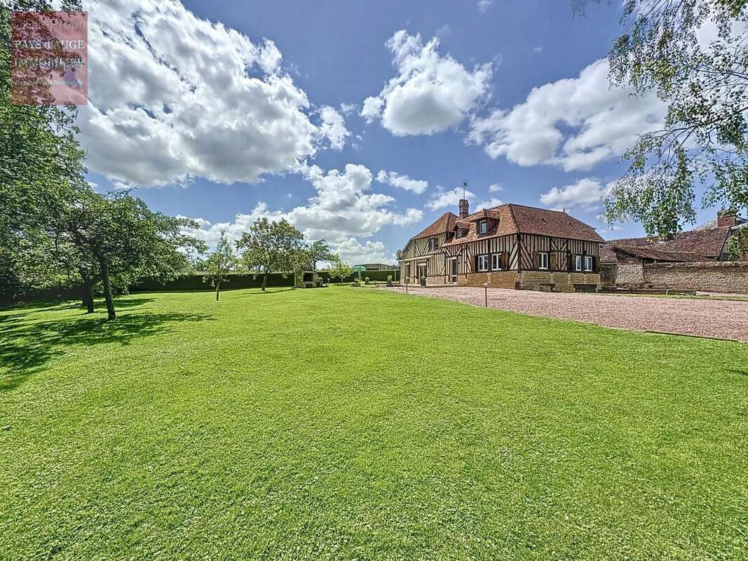 Maison à SAINT-PIERRE-SUR-DIVES