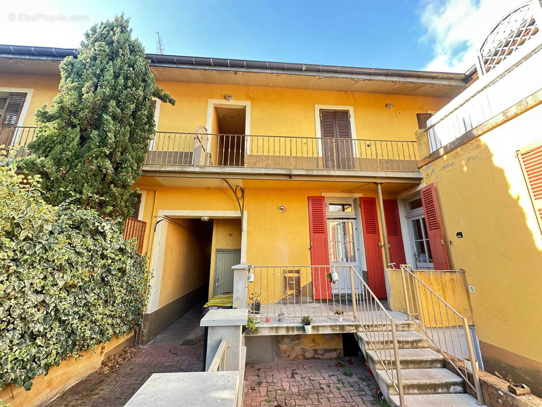 Appartement à LE COTEAU