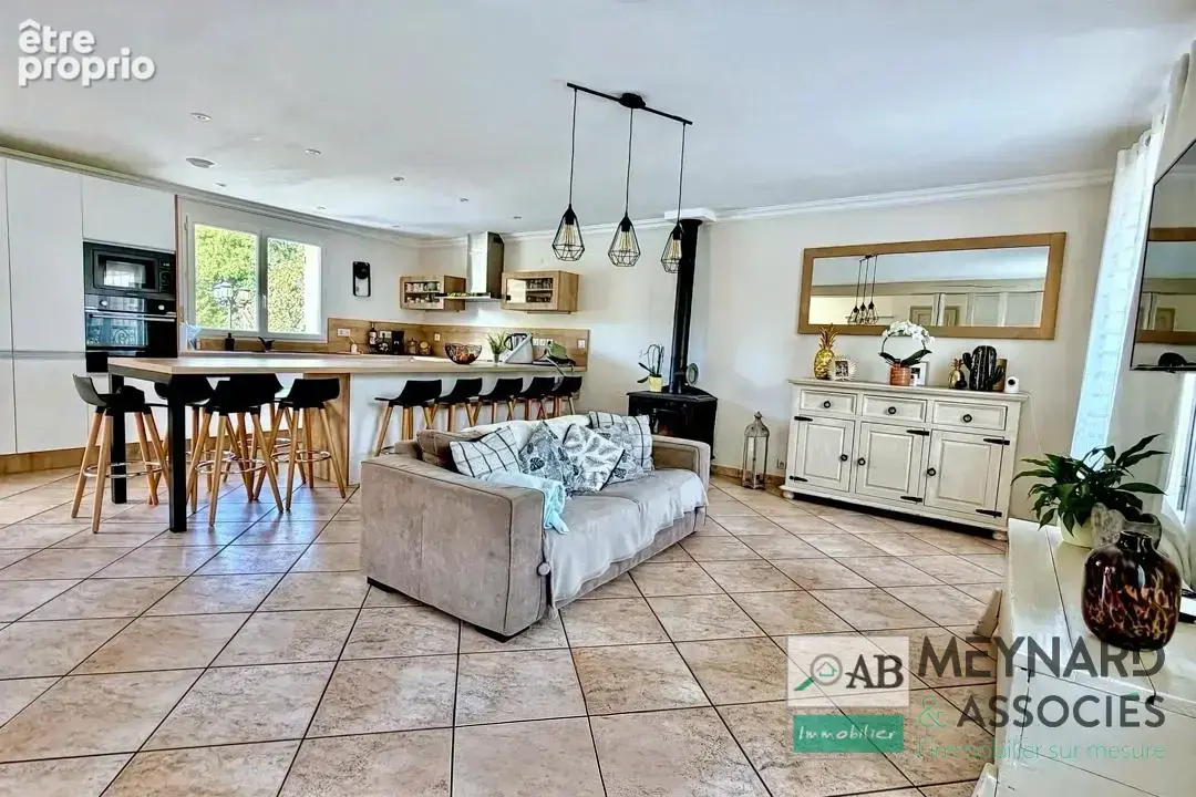 Maison à vendre 5mn Faremoutiers 200m2 utiles - 4 chambres - piscine chauffée- jardin - photo 4
