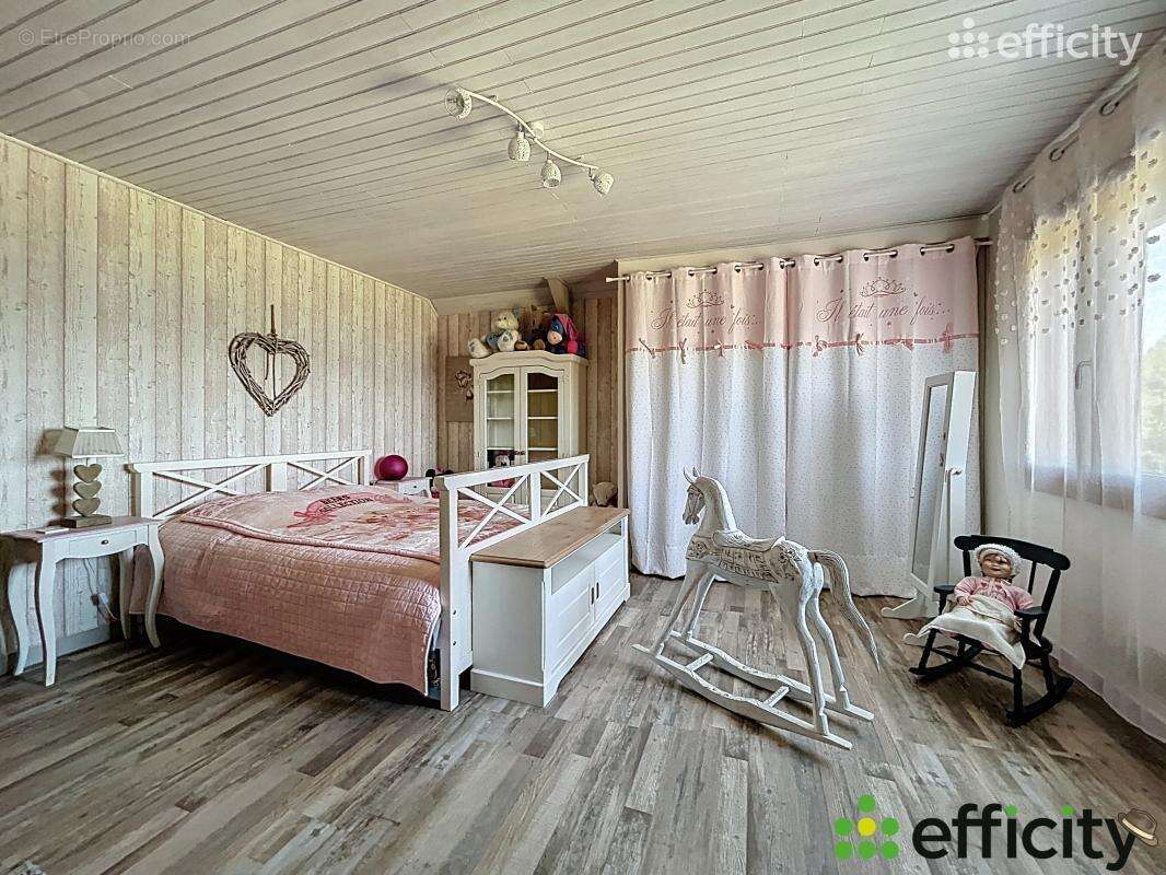 Maison à MIRIBEL-LES-ECHELLES