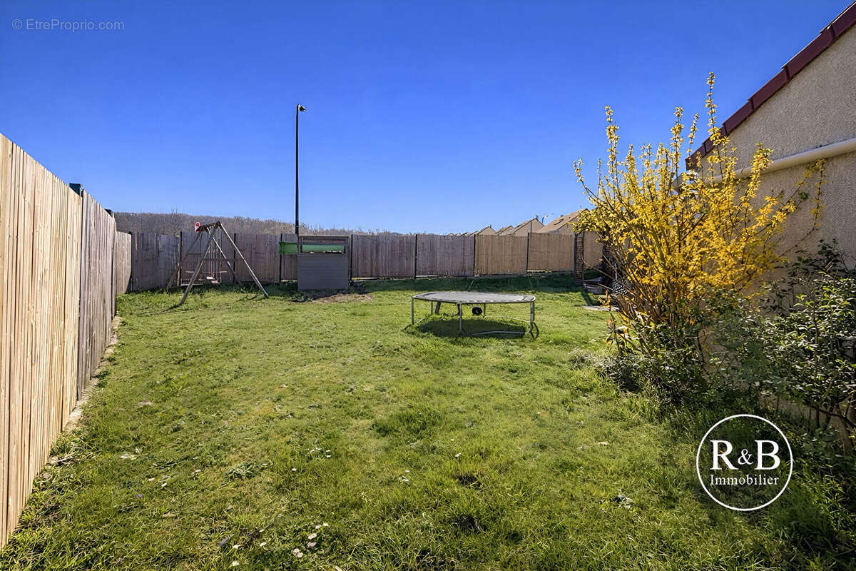 Maison à LES CLAYES-SOUS-BOIS