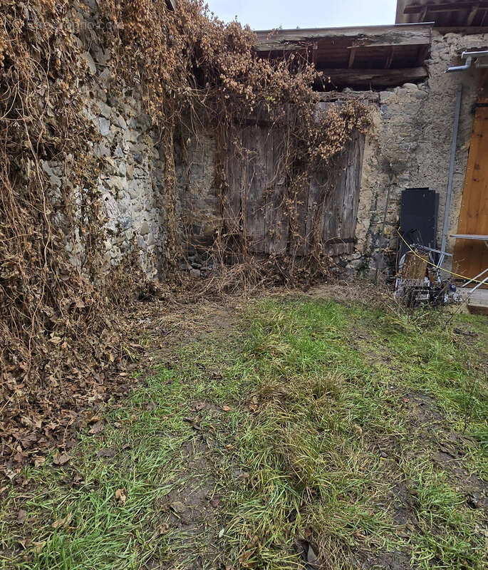 Bâtisse à rénover, 5 minutes de Tallard. - photo 2