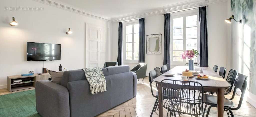 Appartement à PARIS-10E