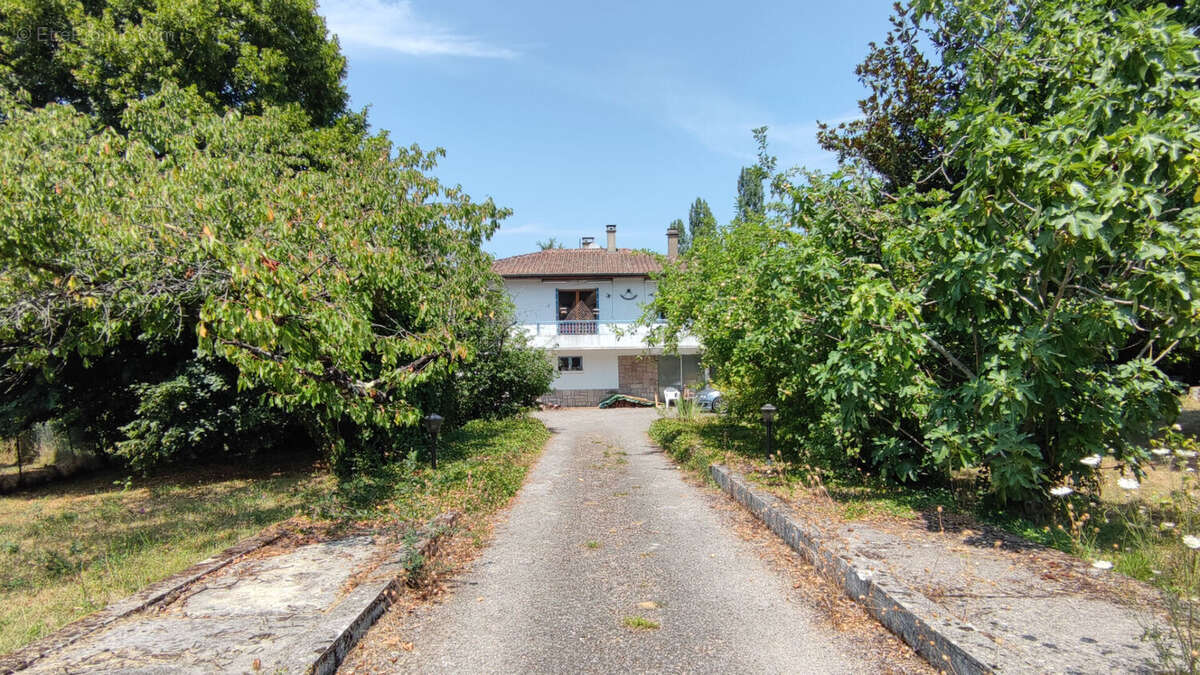 Maison individuelle avec garage et dépendances sur 8800m² de terrain - photo 17