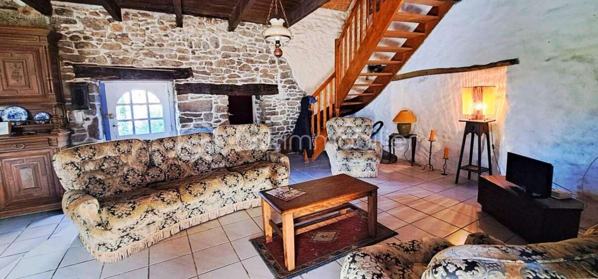 Maison à POULLAOUEN