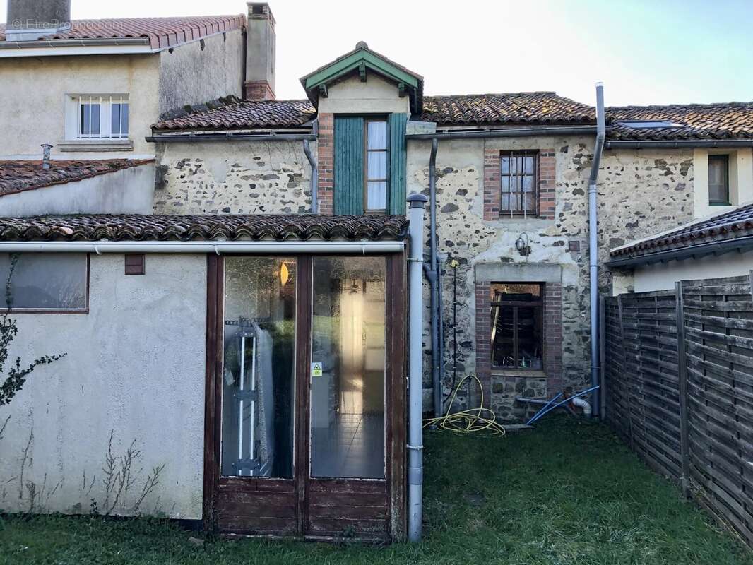 Maison à BUSSIERE-POITEVINE