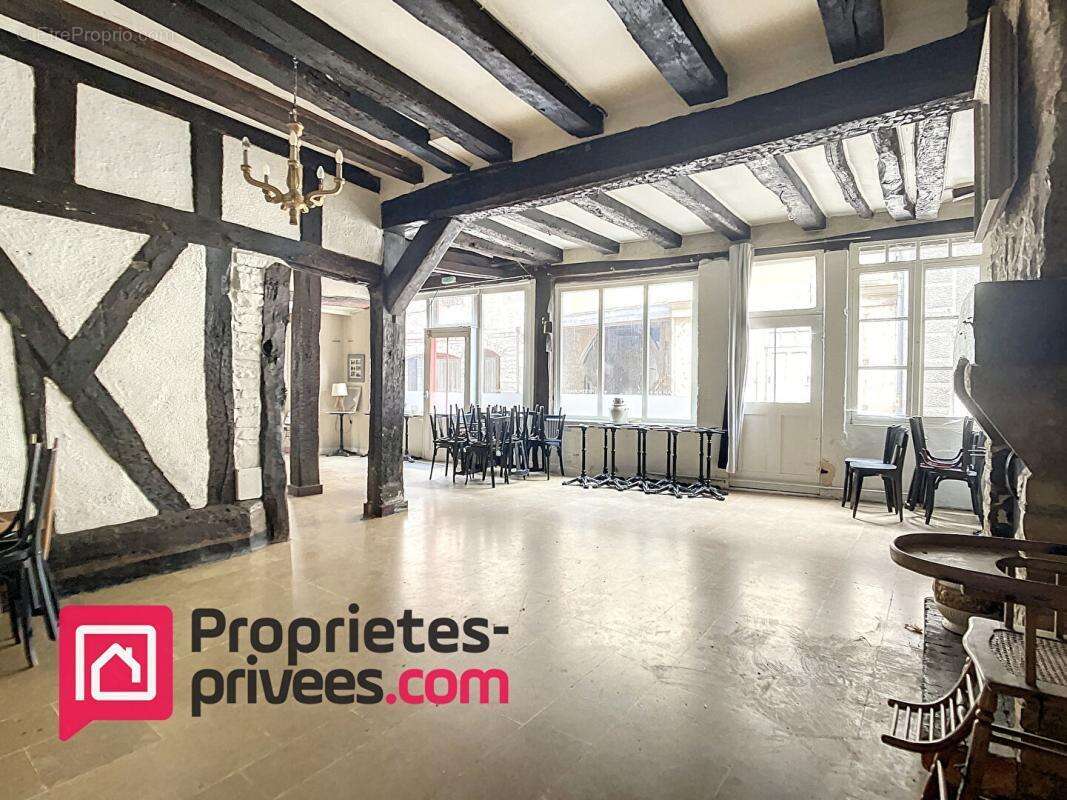Maison à NOYERS