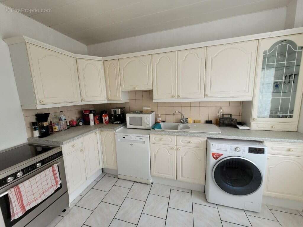 Maison à AVESNES-SUR-HELPE