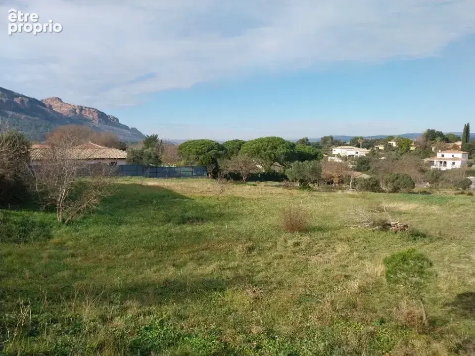 Terrain 697 m² à vendre à Roquebrune-Sur-Argens (83520) - photo 4