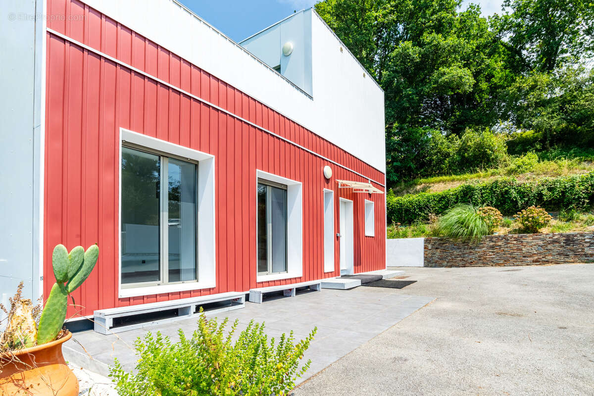 Maison récente 4 chambres avec jardin de 1 000 m2 - photo 2