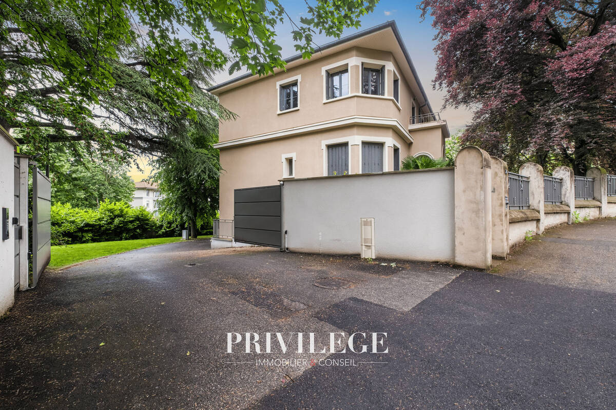 Appartement à TASSIN-LA-DEMI-LUNE