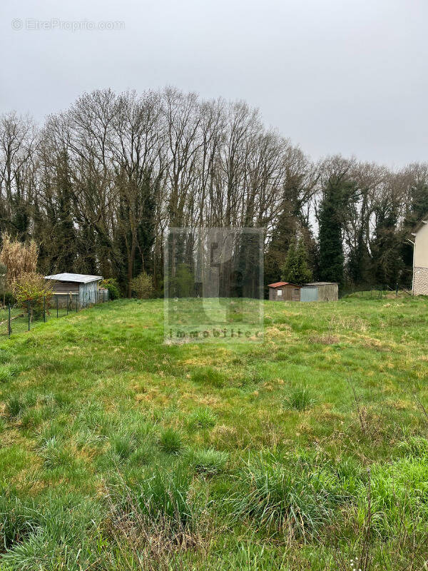 Terrain à VERNOU-LA-CELLE-SUR-SEINE