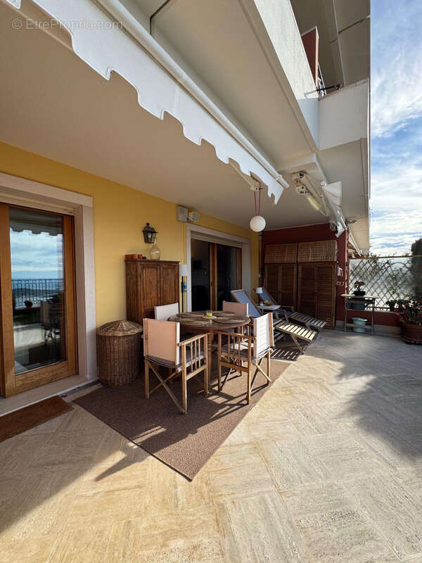 Appartement à EZE