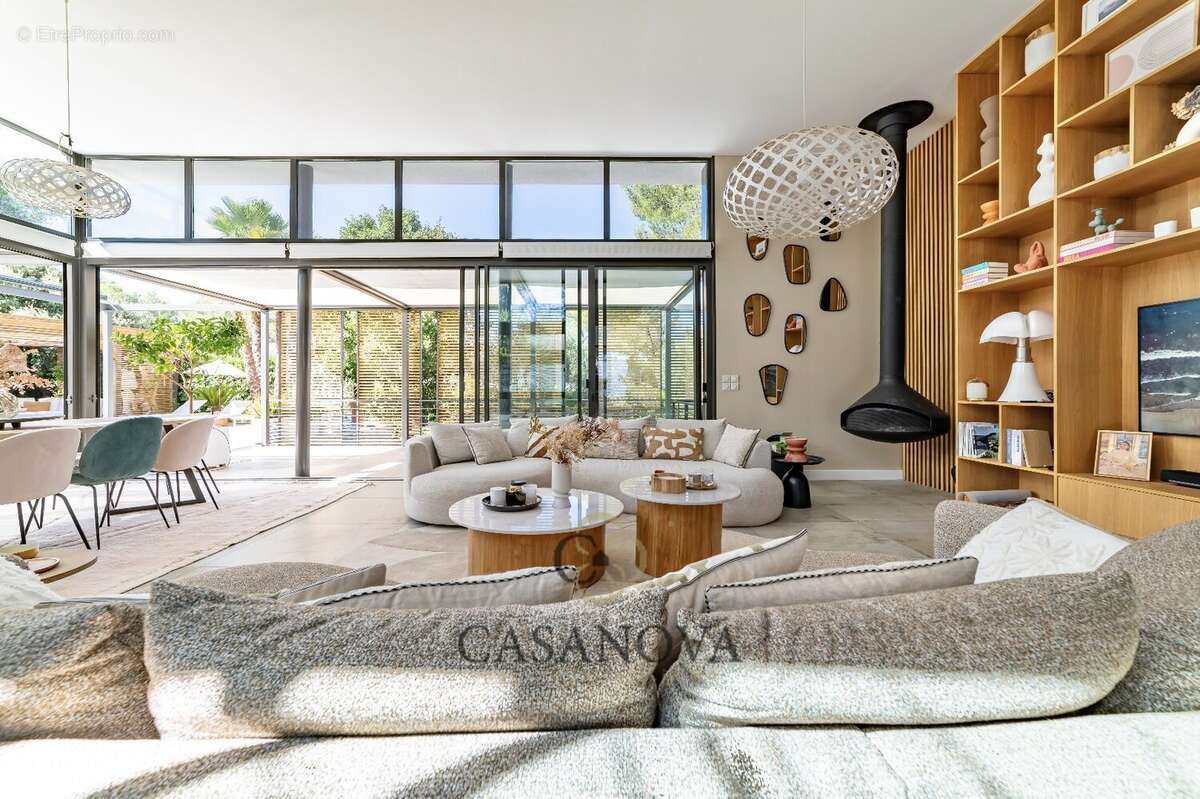 Maison à SAINT-CLEMENT-DE-RIVIERE