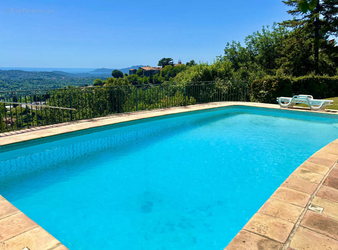Maison à CHATEAUNEUF-GRASSE