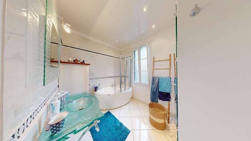 Maison à SAINT-CYR-SUR-LOIRE