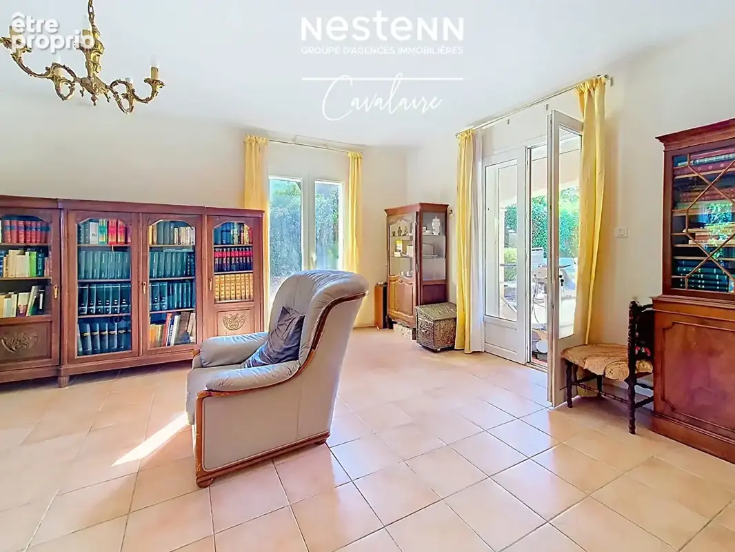 Environnement calme pour cette maison d'environ 141 m² sur  un terrain de 792 m² avec piscine et double garage - photo 7