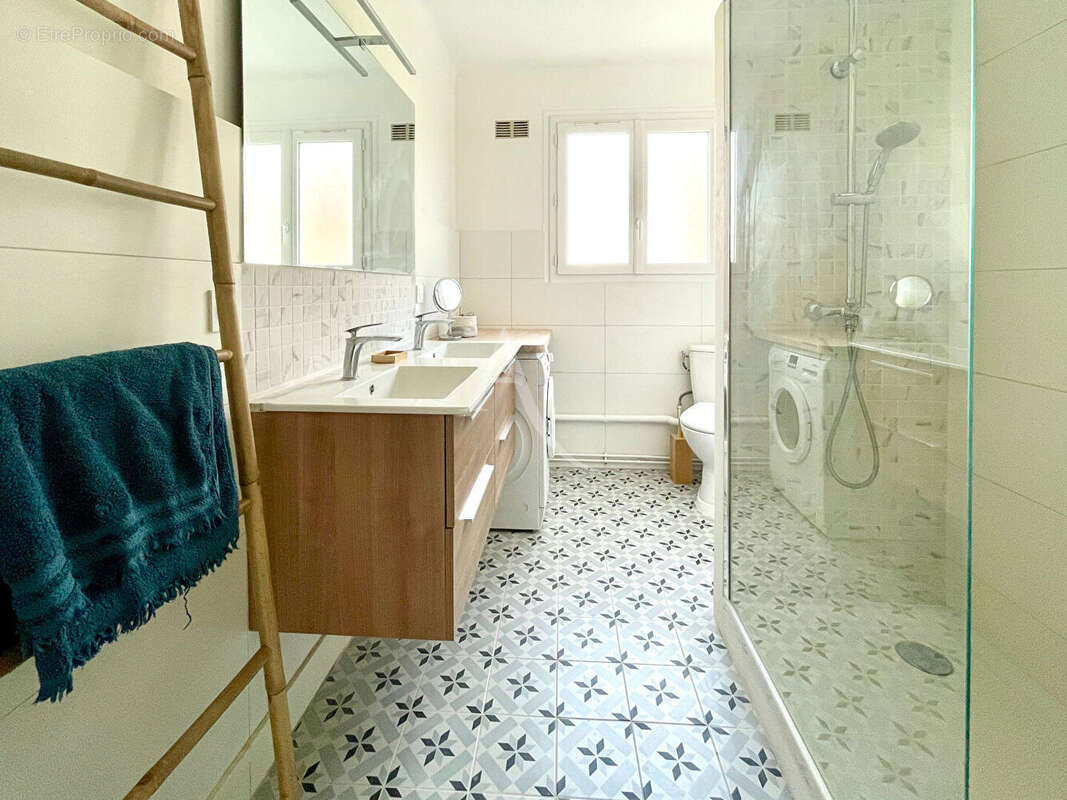 Appartement à CHARENTON-LE-PONT