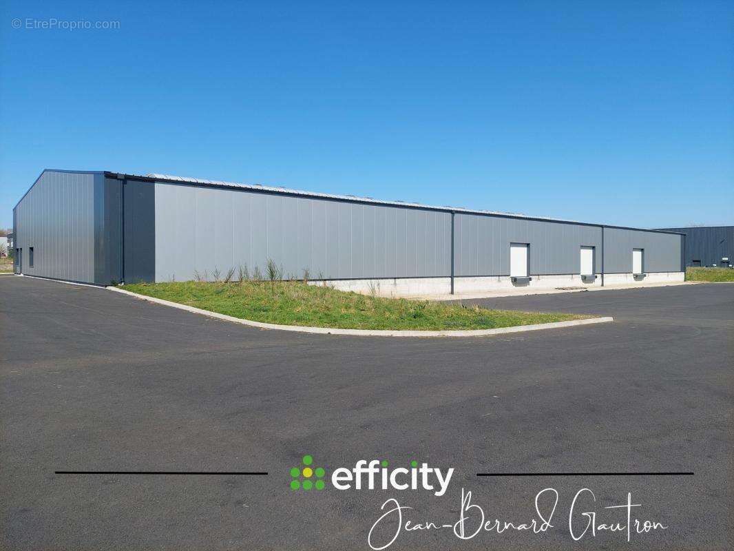 Commerce à PLOUNEVEZ-MOEDEC