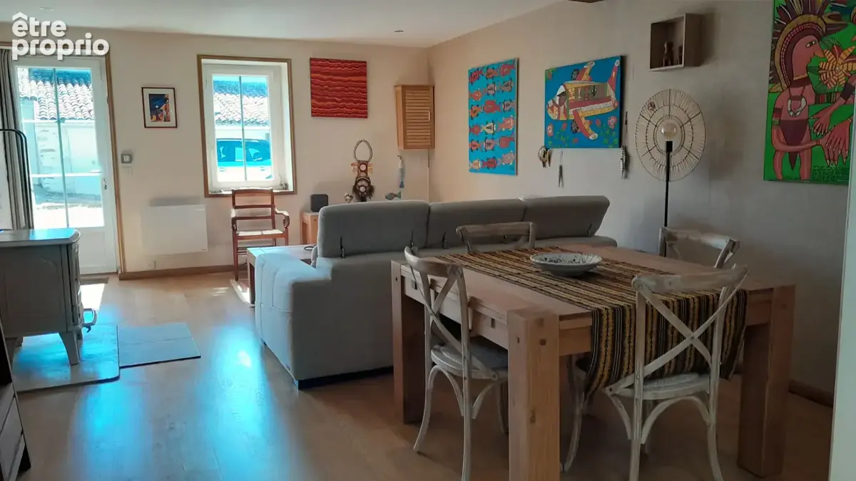 LUSSANT - Charentaise entièrement rénovée de 133 m² - 3 chambres - garage - jardin intime - photo 3