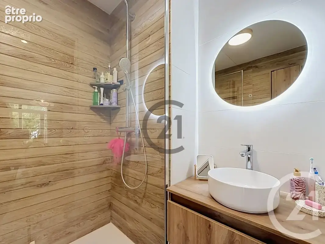 Appartement 75 m² à Saint-Andre-Les-Vergers  - photo 9