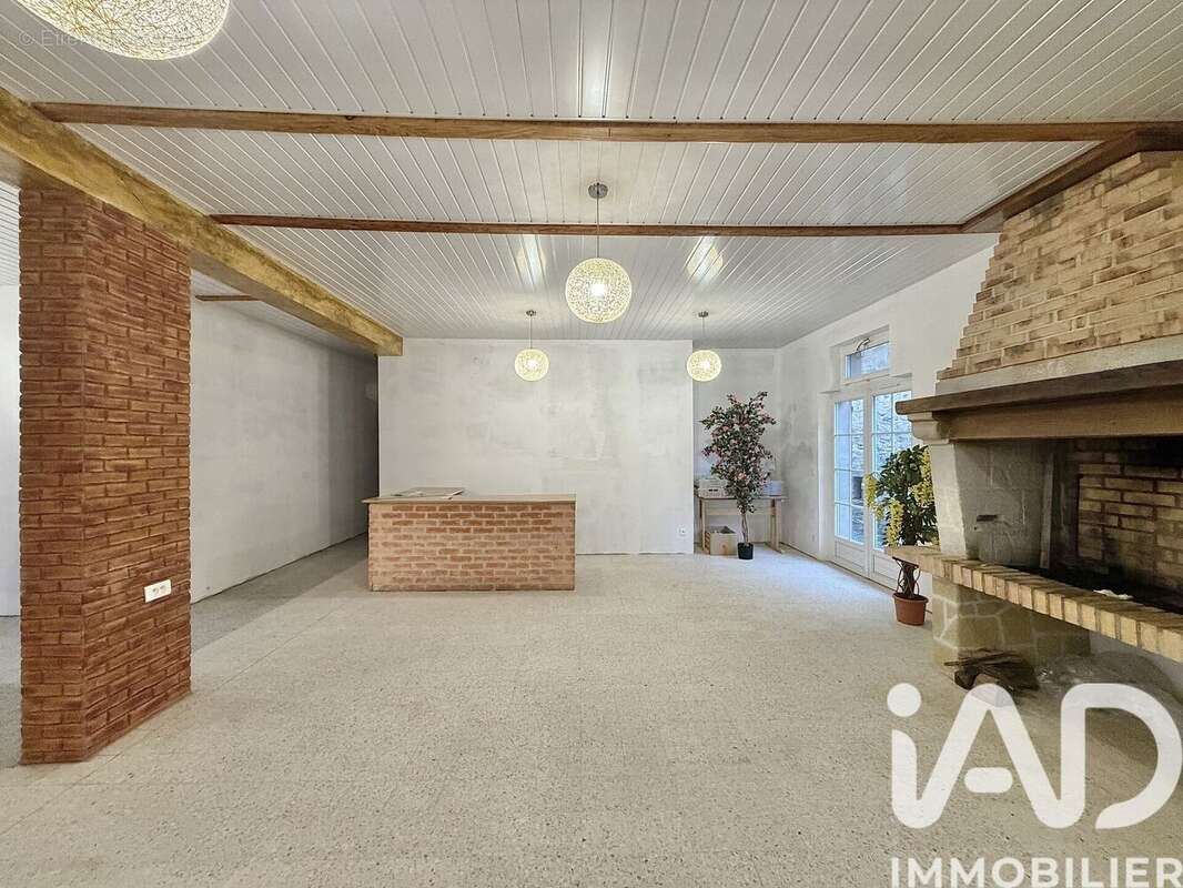 Maison 205 m² à Le Chatenet-En-Dognon  - photo 3