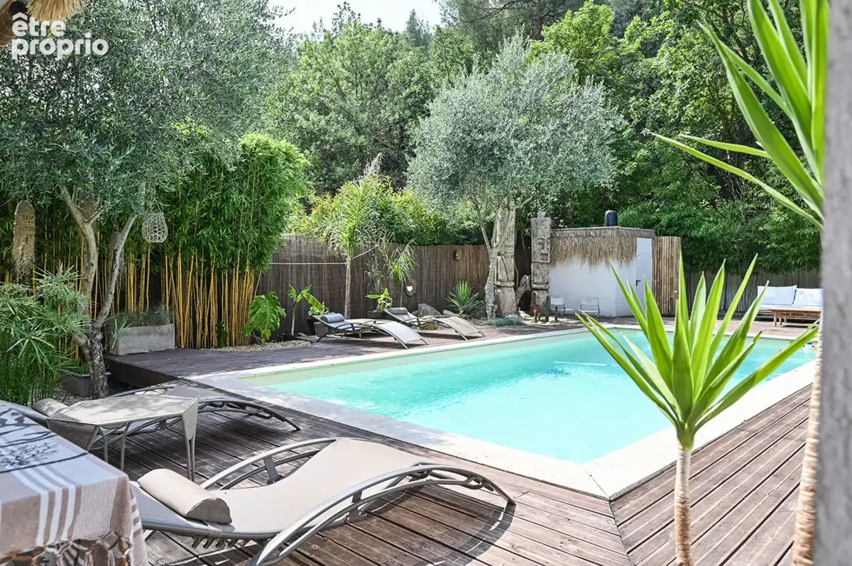 Villa T6 de 151 m² de plain pied sur 1000m² de terrain arboré avec une grande piscine à GEMENOS 13420 - photo 1
